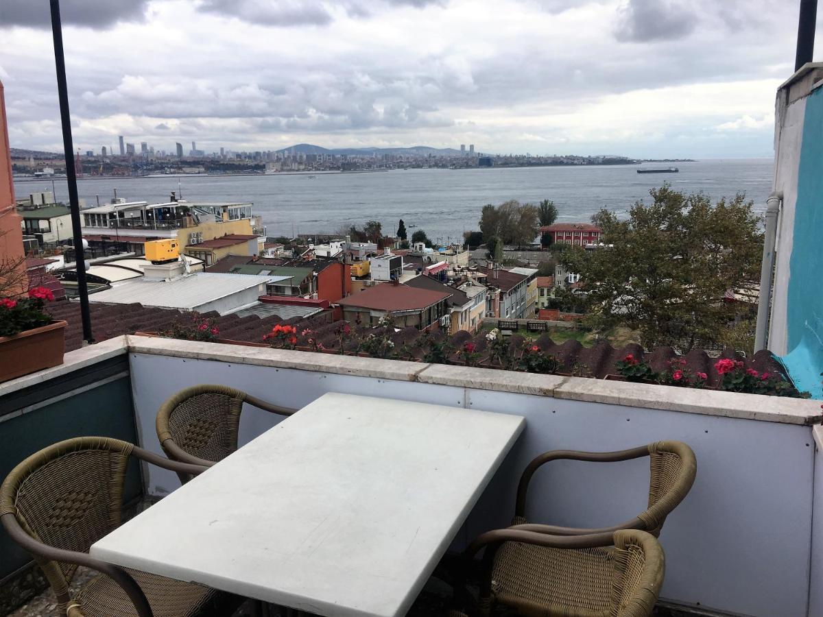 Cheers Vintage Hostel Istanbul Ngoại thất bức ảnh View of the Bosphorus from the hotel