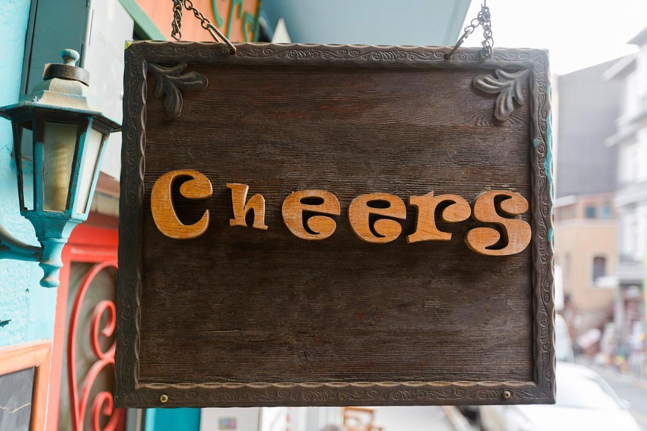 Cheers Vintage Hostel Istanbul Ngoại thất bức ảnh Cheers sign