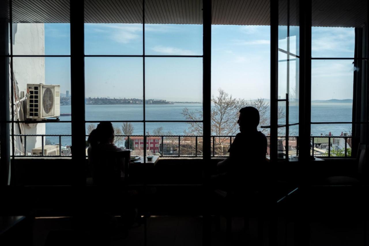 Cheers Vintage Hostel Istanbul Ngoại thất bức ảnh View from the library