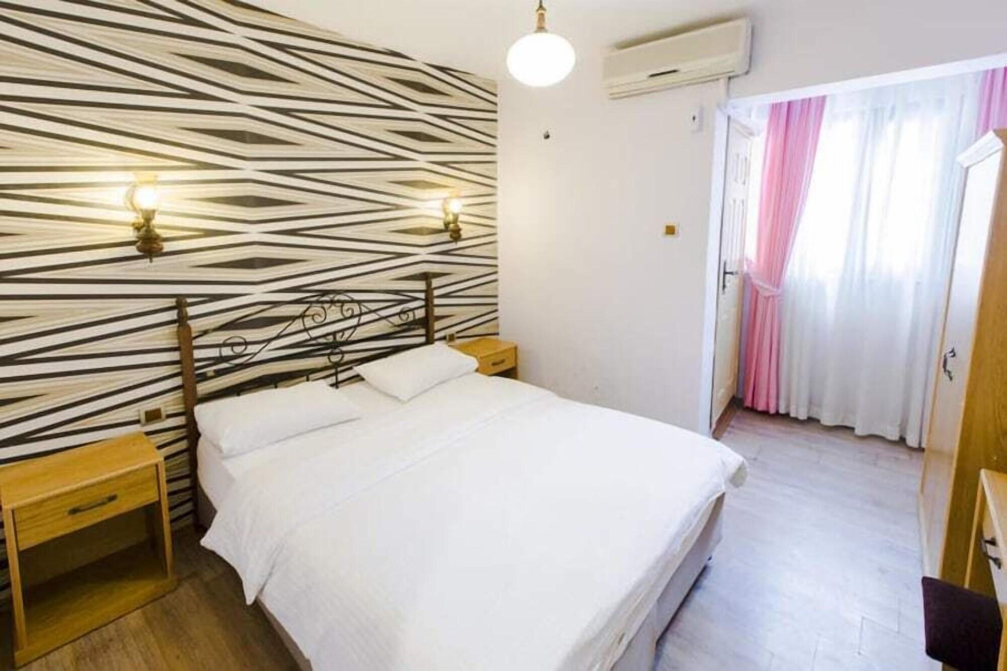 Cheers Vintage Hostel Istanbul Ngoại thất bức ảnh A bedroom in a hotel