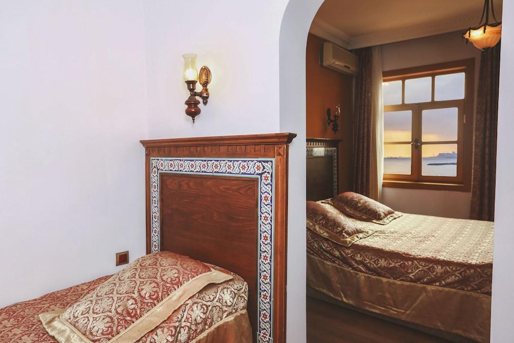 Cheers Vintage Hostel Istanbul Ngoại thất bức ảnh A room at the hotel