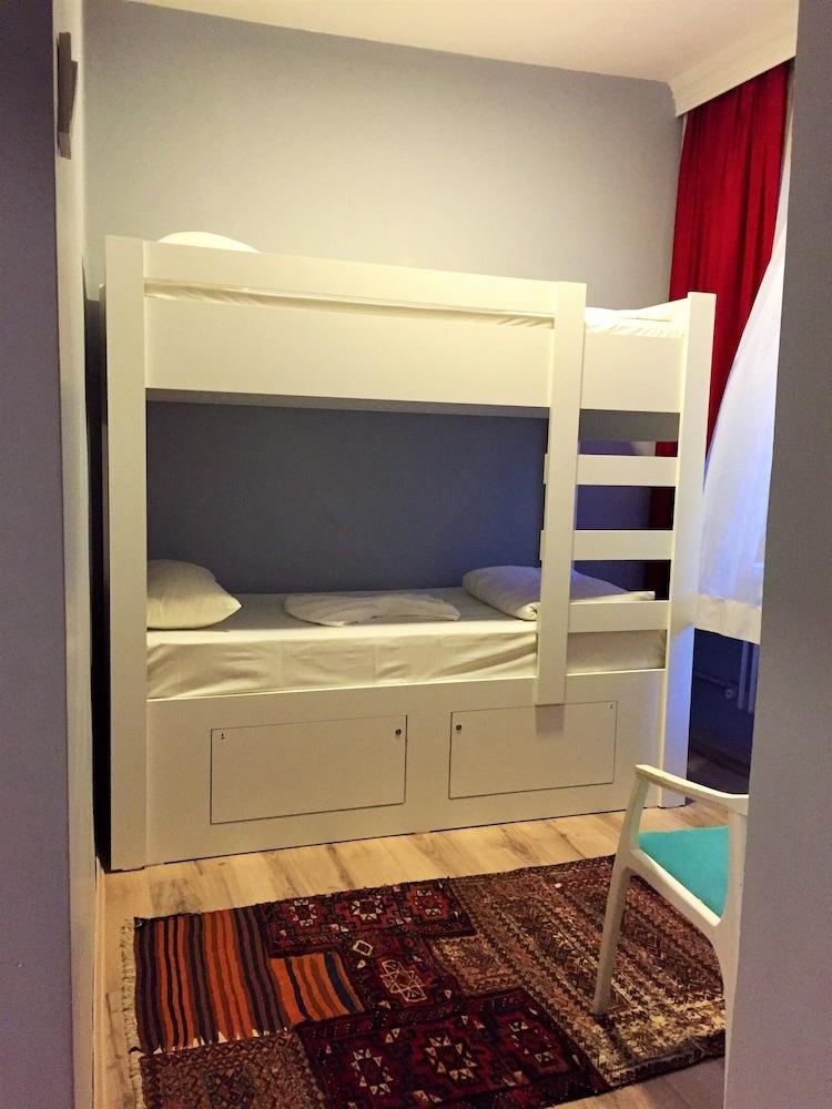 Cheers Vintage Hostel Istanbul Ngoại thất bức ảnh A bunk bed