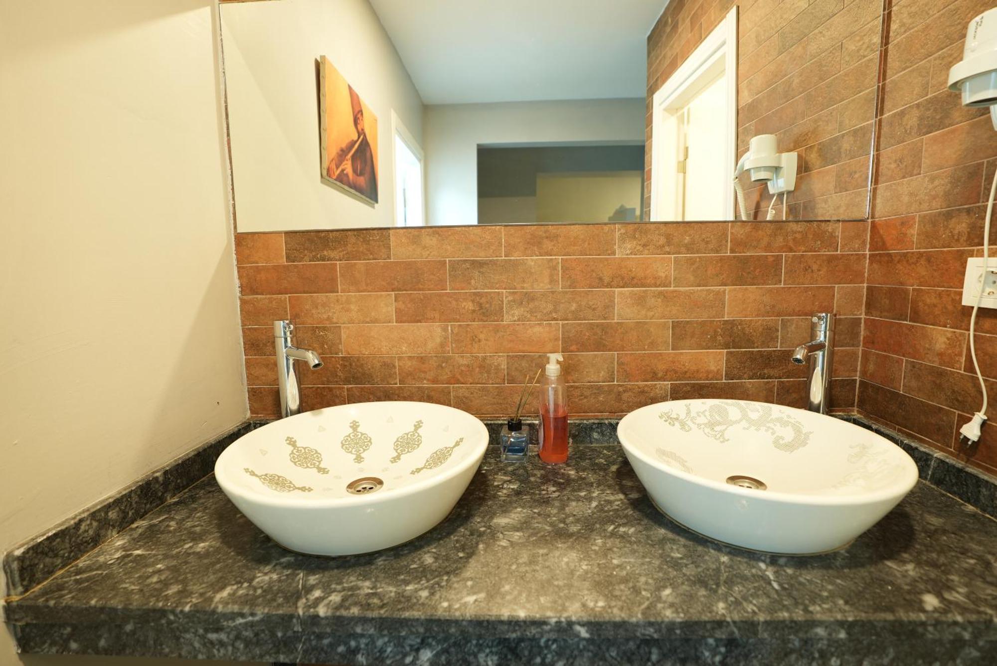 Cheers Vintage Hostel Istanbul Ngoại thất bức ảnh Bathroom