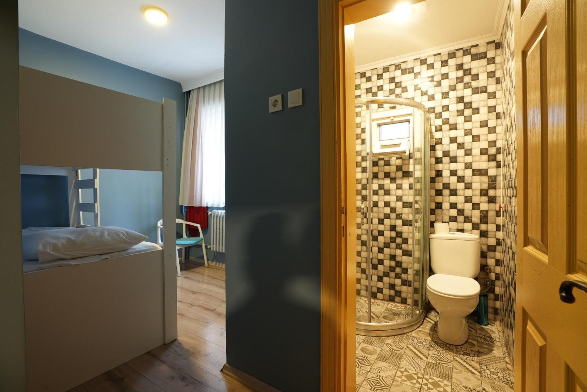 Cheers Vintage Hostel Istanbul Ngoại thất bức ảnh A room at the hotel