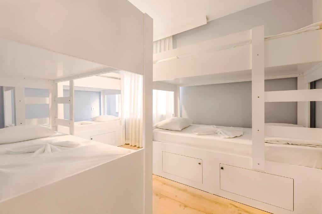 Cheers Vintage Hostel Istanbul Ngoại thất bức ảnh A capsule hotel in Tokyo