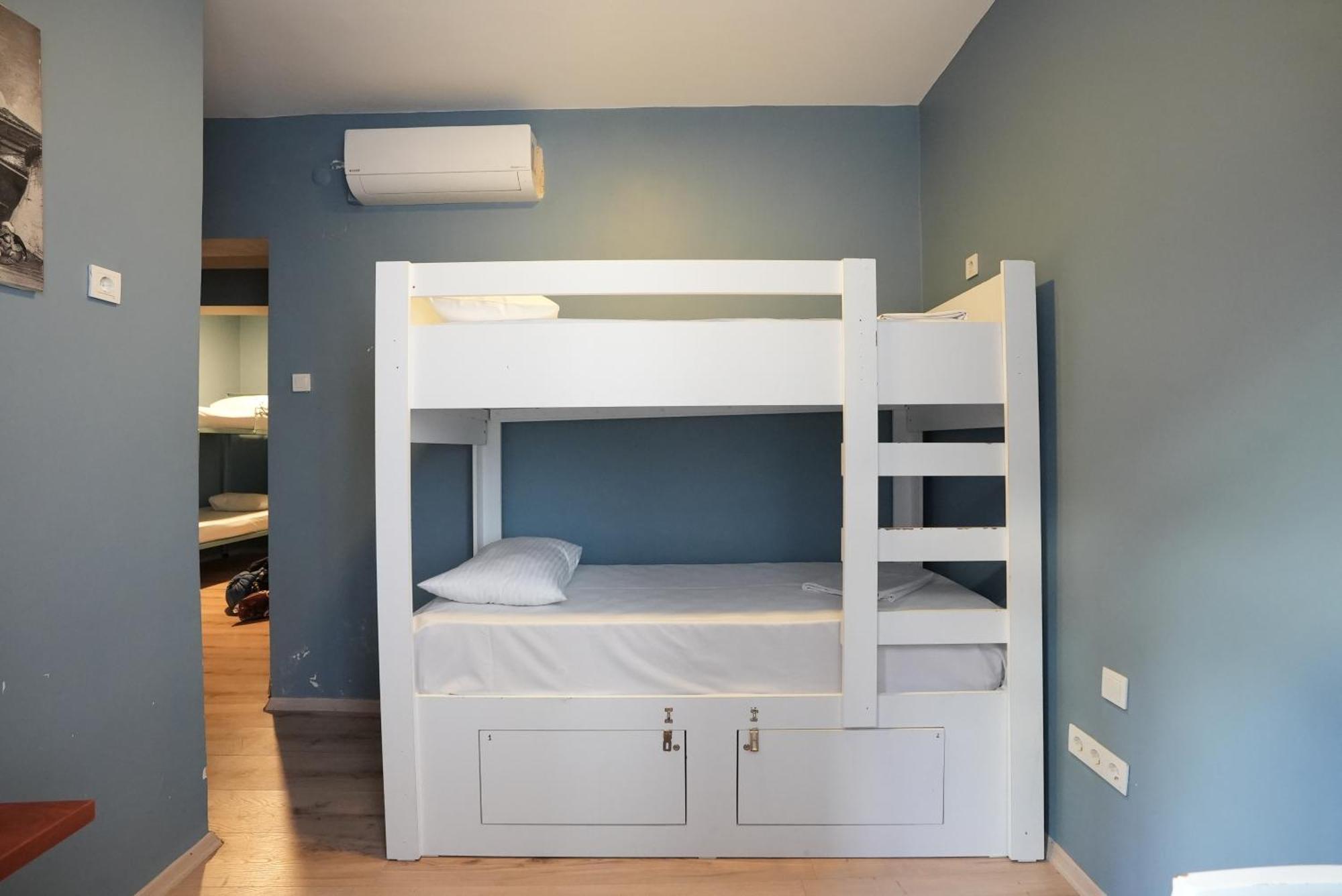 Cheers Vintage Hostel Istanbul Ngoại thất bức ảnh A bunk bed