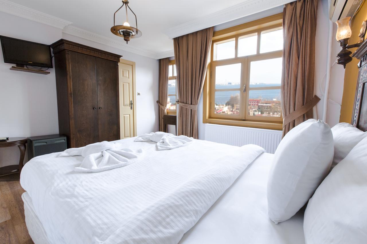 Cheers Vintage Hostel Istanbul Ngoại thất bức ảnh A bedroom in a hotel