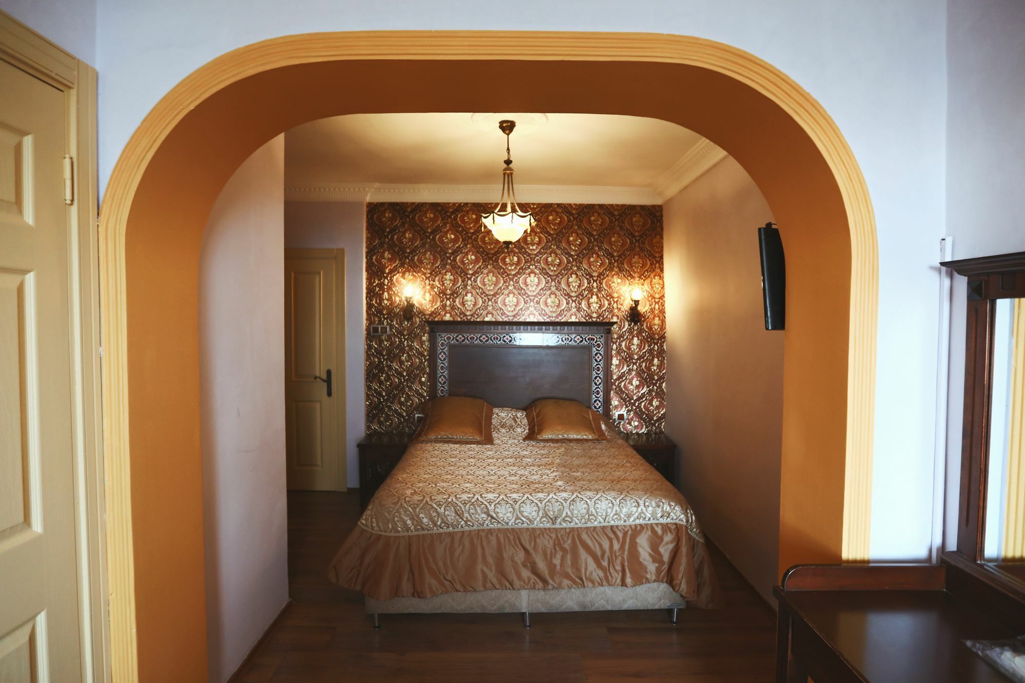 Cheers Vintage Hostel Istanbul Ngoại thất bức ảnh A bedroom in the hotel