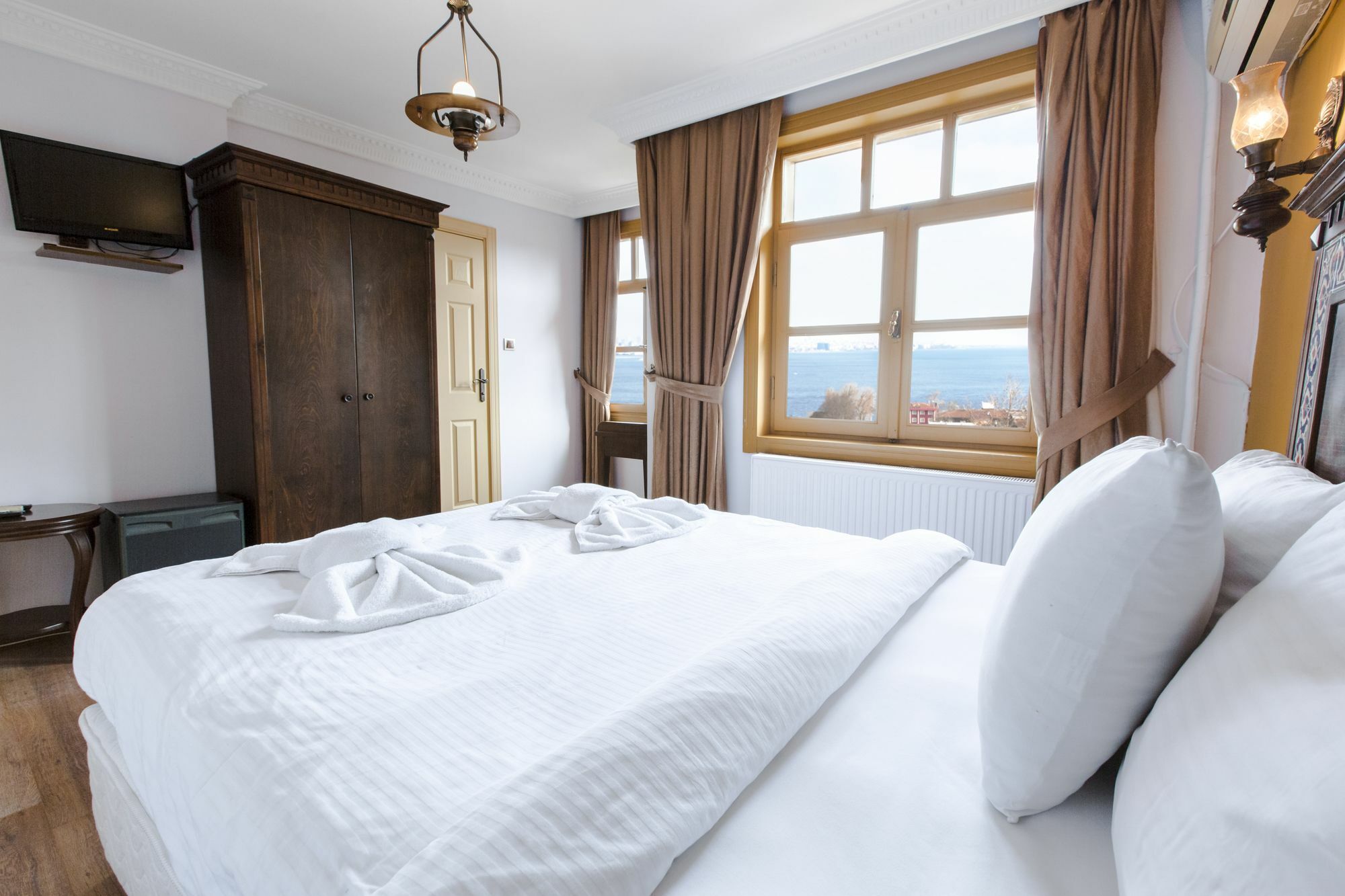 Cheers Vintage Hostel Istanbul Ngoại thất bức ảnh A bedroom in a hotel