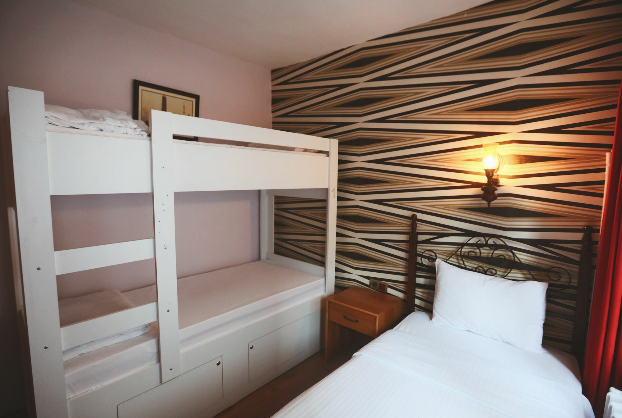 Cheers Vintage Hostel Istanbul Ngoại thất bức ảnh A bunk bed in a hotel room