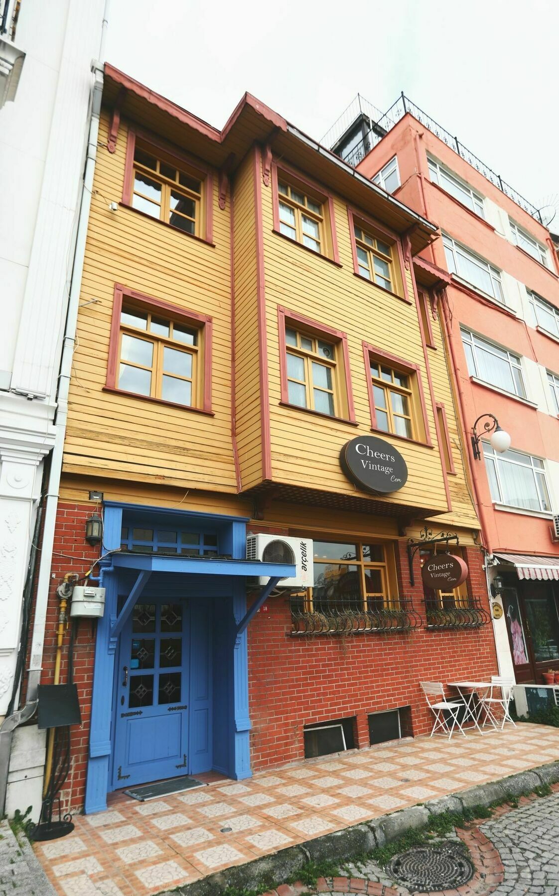 Cheers Vintage Hostel Istanbul Ngoại thất bức ảnh A typical house in Çukurcuma